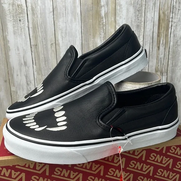 Vans classic slip on Fangs sneaker - Picture 1 of 5